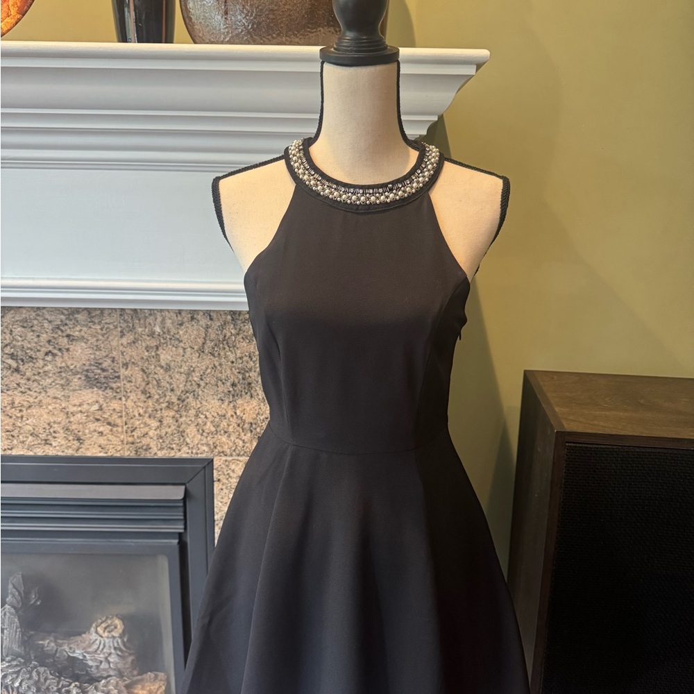 Elegant Black Sleeveless Dress with Embellished Neckline-Small